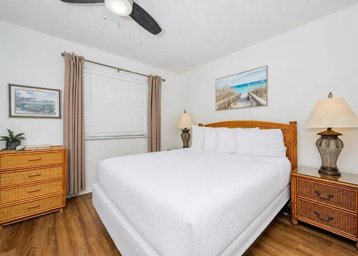 Apartment Surf & Racquet 712a