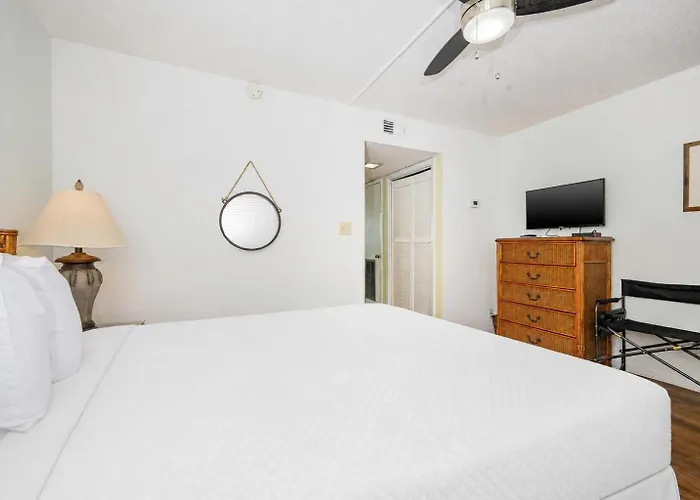 Apartment Surf & Racquet 712a
